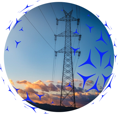 Imagem circular de uma torre de transmissão ao pôr do sol, com nuvens iluminadas e céu azul. Ao redor da borda, há vários símbolos do logotipo da AXIA Energia em azul, compondo um efeito decorativo.