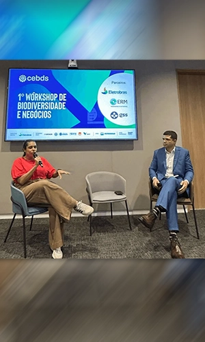 Duas pessoas conversando entre si 