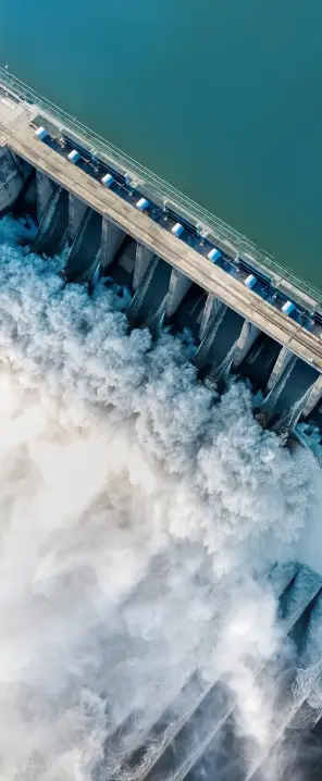 Vista aérea de vertedouro de usina hidrelétrica